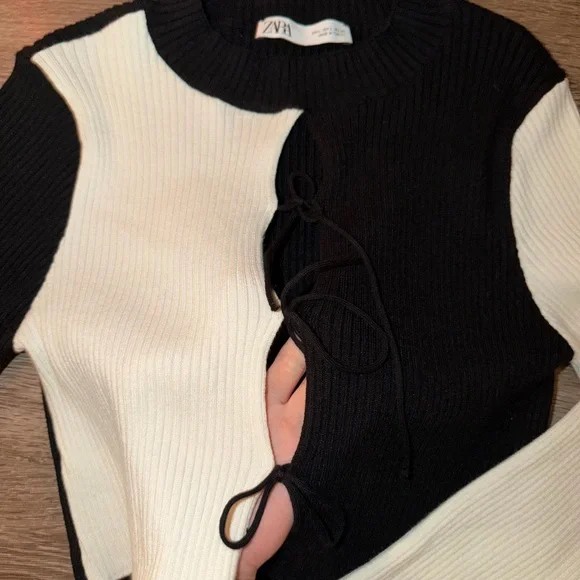 Zara Two-Tone Black & White Ribbed Lace-Up Crop Sweater - Picture 2 of 3